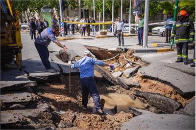 تهران/ فرونشست زمین در خیابان کارگر