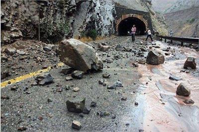 انسداد موقتی جاده چالوس به دلیل خطر ریزش سنگ